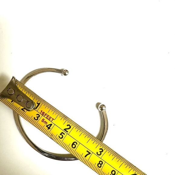 Avon vintage silver tone open cuff bracelet - Picture 4 of 6